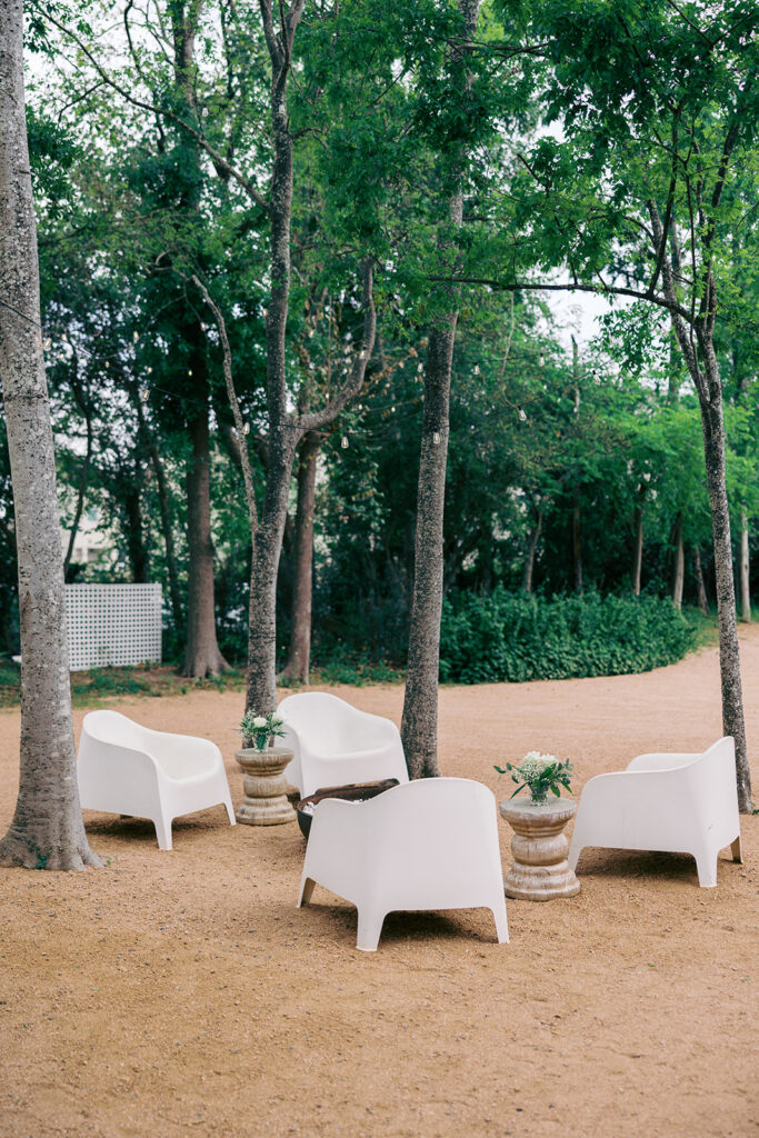 The-Juliana-Houston-Venue-Milk-Truck-Courtyard