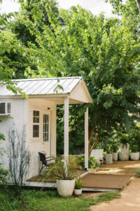 Kati Jennings Photo The Juliana Houston venue getting ready cottage